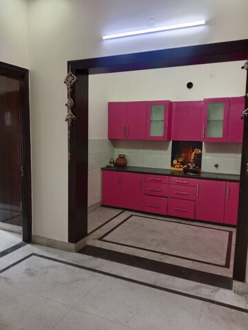 Room in 3 BHK Builder Floor at Sector 18 – for Rent