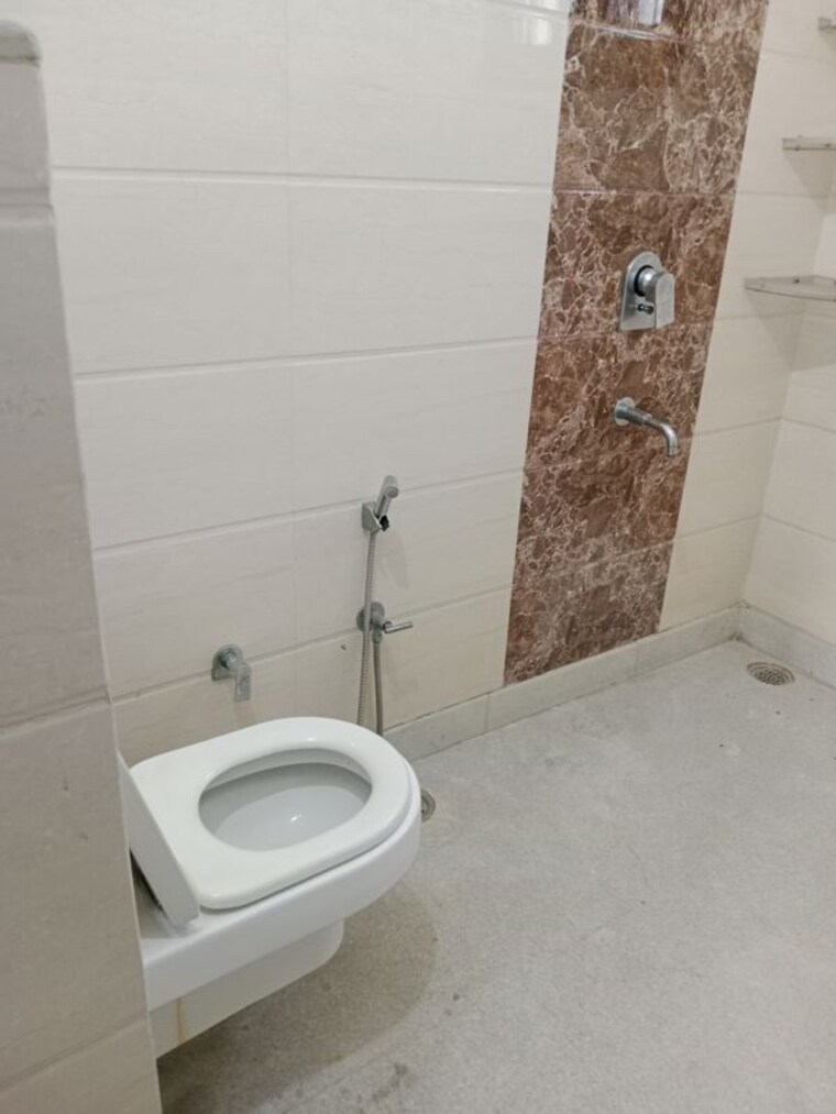 Bathroom, sector 18 3 Bedroom 1743 Sq.Ft. Builder Floor In Sector 18 Panipat 10073511