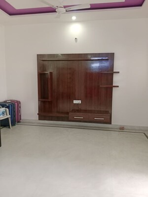 Room in 3 BHK Builder Floor at Sector 18 – for Rent