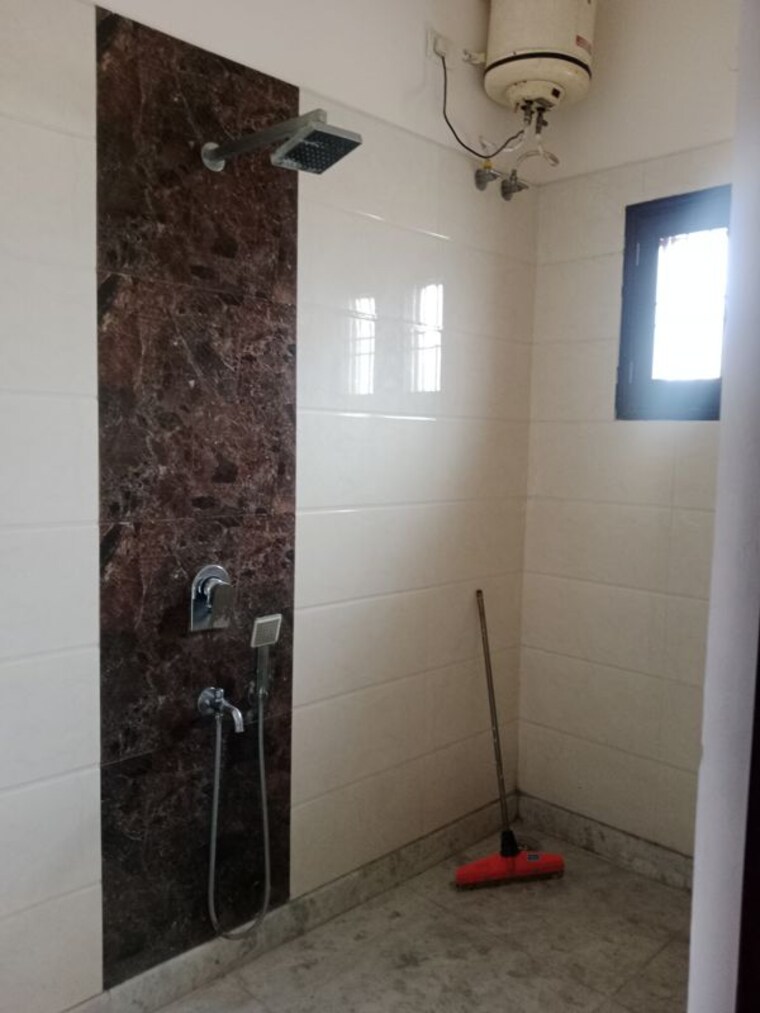 Bathroom, sector 18 3 Bedroom 1743 Sq.Ft. Builder Floor In Sector 18 Panipat 10073511