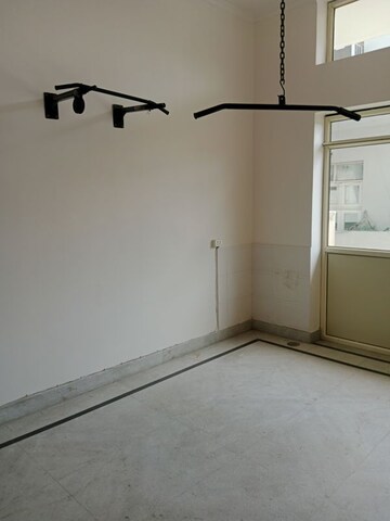 Room in 3 BHK Builder Floor at Sector 18 – for Rent