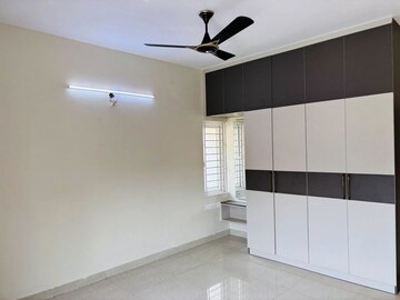 Room in 3 BHK Builder Floor at Madhapur – for Rent