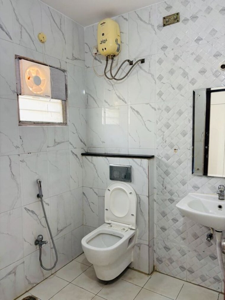 Bathroom, madhapur 3 Bedroom 2100 Sq.Ft. Builder Floor In Madhapur Hyderabad 10073520