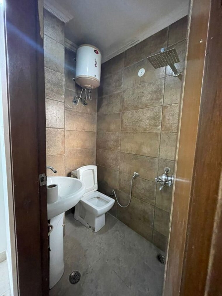 Bathroom, chattarpur 1.5 Bedroom 450 Sq.Ft. Builder Floor In Chattarpur Delhi 10073540