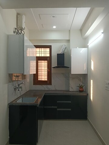 Kitchen in 2.5 BHK Builder Floor at Sector 14 – for Rent