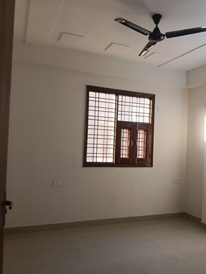 Room in 2.5 BHK Builder Floor at Sector 14 – for Rent