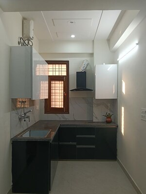 Kitchen in 2.5 BHK Builder Floor at Sector 14 – for Rent
