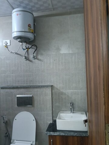 Master Bedroom in 2.5 BHK Builder Floor at Sector 14 – for Rent