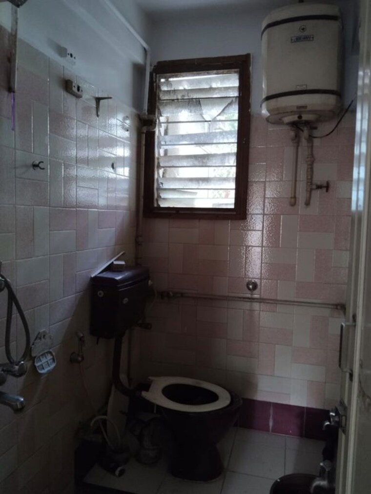 Bathroom, sanewadi 2 Bedroom 1000 Sq.Ft. Apartment In Sanewadi Pune 10073552