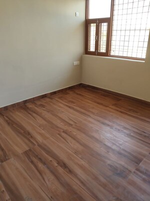 Room in 3 BHK Builder Floor at Sector 4 – for Rent