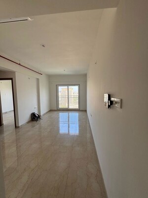 Room in 2 BHK Apartment at Shapoorji Pallonji BKC 28, Bandra East – for Rent