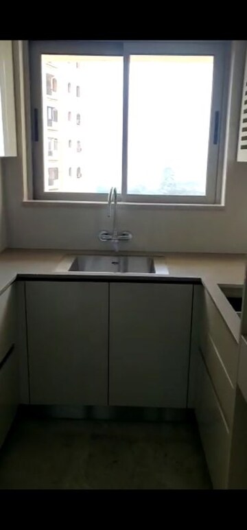 Furnished Amenities in 1 BHK Apartment at Hiranandani Sorrento, Powai – for Rent