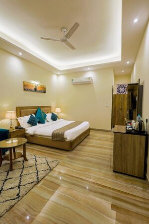 Bedroom in 6+ BHK Villa at Ramnagar – for Rent