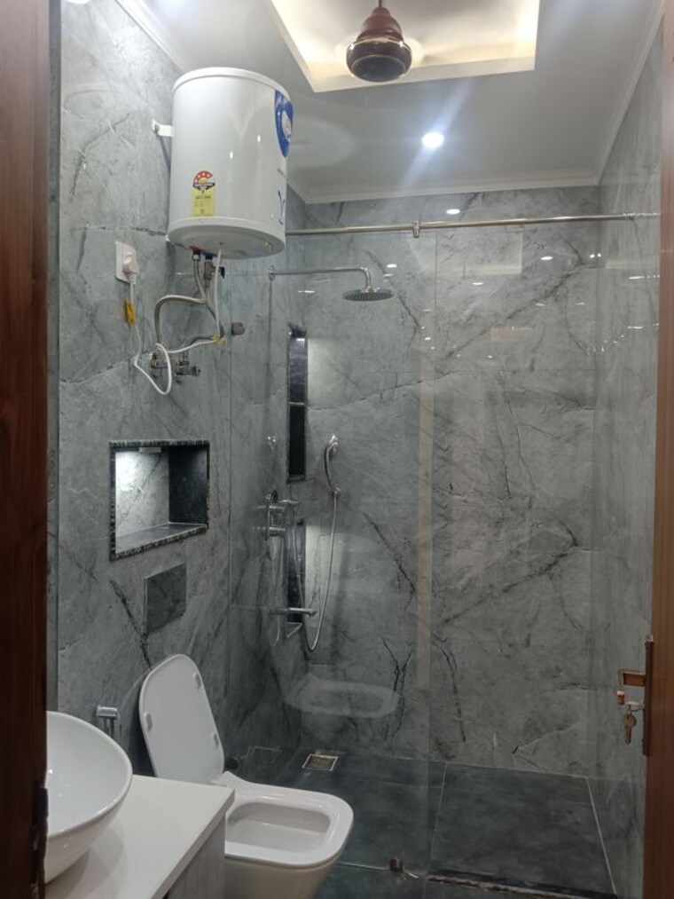Bathroom, sector 9a 3 Bedroom 1950 Sq.Ft. Builder Floor In Sector 9a Gurgaon 10073664