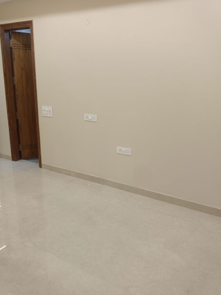 Room, sector 9a 3 Bedroom 1950 Sq.Ft. Builder Floor In Sector 9a Gurgaon 10073664