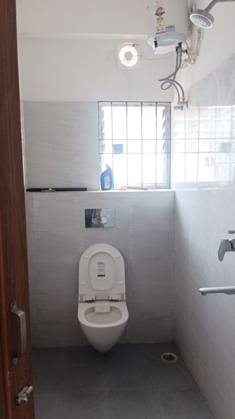 Bathroom, uzan bazar 4 Bedroom 2000 Sq.Ft. Builder Floor In Uzan Bazar Guwahati 10073714