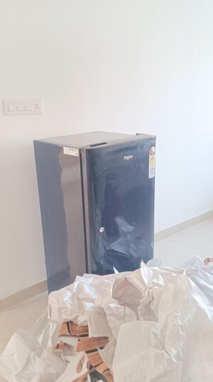 Furnished Amenities in 4 BHK Builder Floor at Uzan Bazar – for Rent