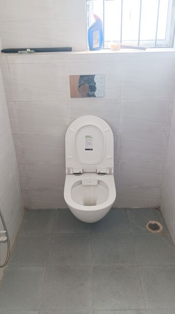 Bathroom in 4 BHK Builder Floor at Uzan Bazar – for Rent