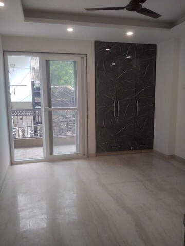 Room in 3 BHK Builder Floor at Hauz Khas – for Sale