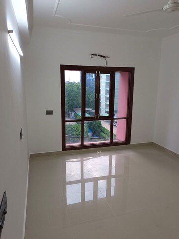 Room in 4 BHK Apartment at DLF Windsor Court, Dlf Phase iv – for Sale