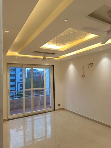 Room in 4 BHK Apartment at DLF Windsor Court, Dlf Phase iv – for Sale