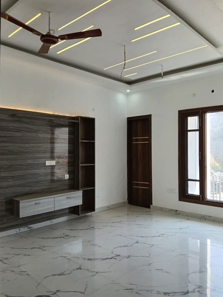 Room, sector 124 4 Bedroom 110 Sq.Yd. Independent House In Sector 124 Mohali 10073766