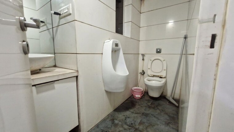 Bathroom, goregaon east Commercial Office Space 900 Sq.Ft. In Goregaon East Mumbai 10073777