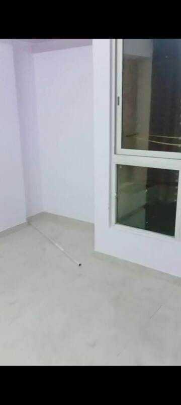 Room in 1 BHK Apartment at Lodha Amara, Kolshet Road – for Rent