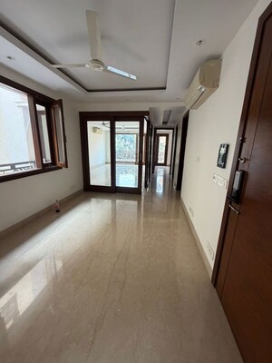 Room in 4 BHK Builder Floor at Greater Kailash ii – for Rent