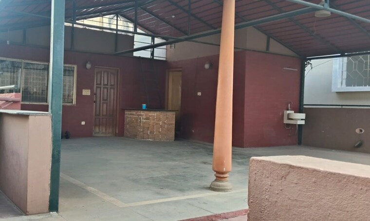  Parking, rt nagar 6+ Bedroom 5400 Sq.Ft. Independent House In Rt Nagar Bangalore 10073808