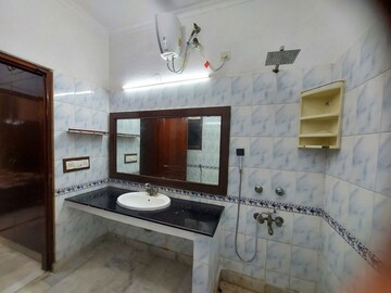 Kitchen in 1.5 BHK Builder Floor at Arun Yamuna Enclave, Sector 30 – for Rent