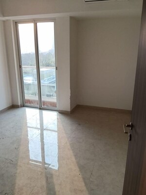 Room in 2 BHK Apartment at Indiabulls One Indiabulls, Pokhran Road No Two – for Rent