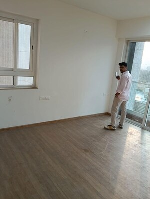 Room in 2 BHK Apartment at Indiabulls One Indiabulls, Pokhran Road No Two – for Rent