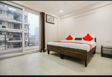 Room in 3 BHK Builder Floor at Sushant Lok I – for Rent