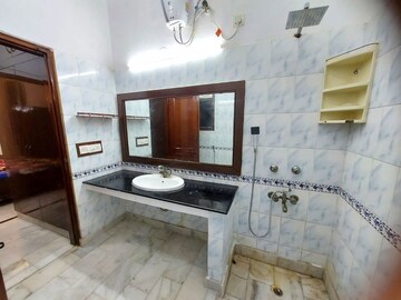 Kitchen in 3.5 BHK Builder Floor at Tarang Orchid, Sector 28 – for Rent