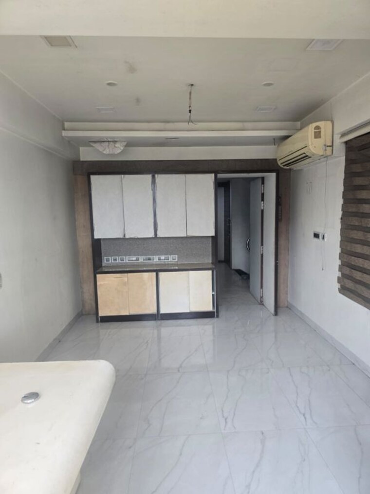 undefined, ram-building Commercial Office Space 1300 Sq.Ft. In Naupada Thane 10073888