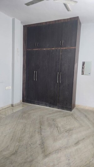 Room in 2 BHK Builder Floor at Swaran Nagri, Sector 31 – for Rent