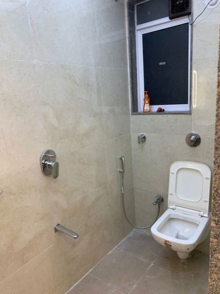 Bathroom, shivalik-bandra-north-gulmohar-avenue 1 Bedroom 324 Sq.Ft. Apartment In Bandra East Mumbai 10036247