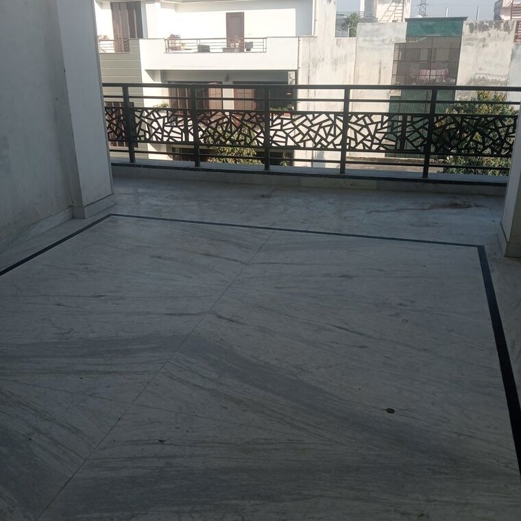  Parking, sector 108 3 Bedroom 200 Sq.Mt. Independent House In Sector 108 Noida 10073969