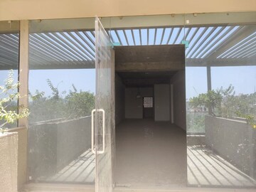 Room in  Office Space at Shreeya Amalga, Thaltej – for Rent