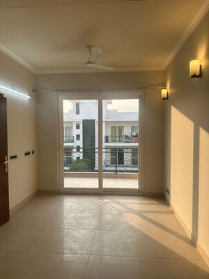 Room in 3 BHK Builder Floor at Central Park Flower Valley, Sohna Sector 33 – for Sale