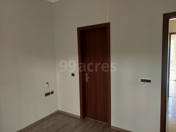 Room in 3 BHK Builder Floor at Central Park Flower Valley, Sohna Sector 33 – for Sale