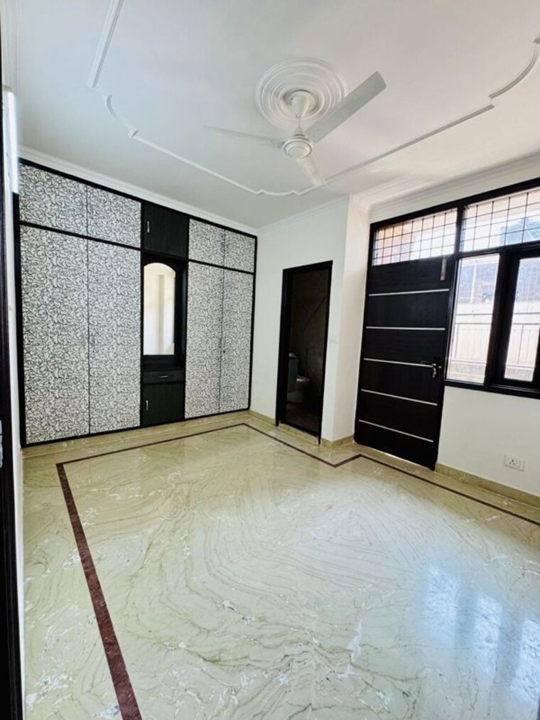 Bedroom, govindpuri 3 Bedroom 100 Sq.Yd. Builder Floor In Govindpuri Delhi 10074067