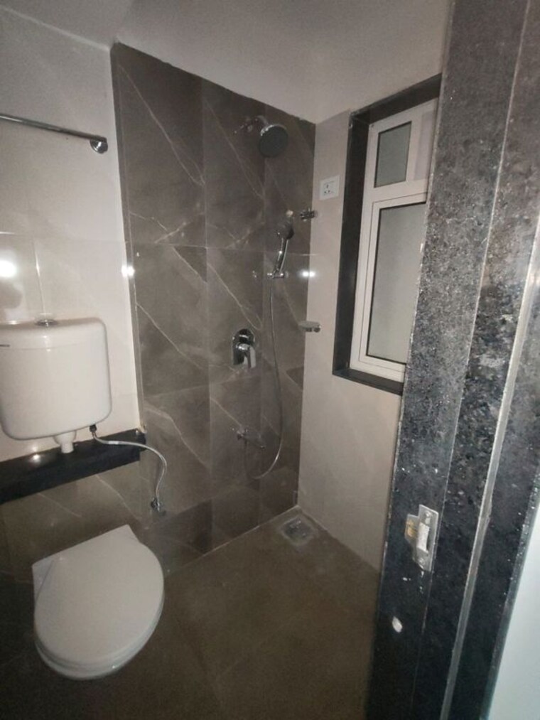 Bathroom, bhatta-chawl 2 Bedroom 500 Sq.Ft. Apartment In Worli Mumbai 10074091