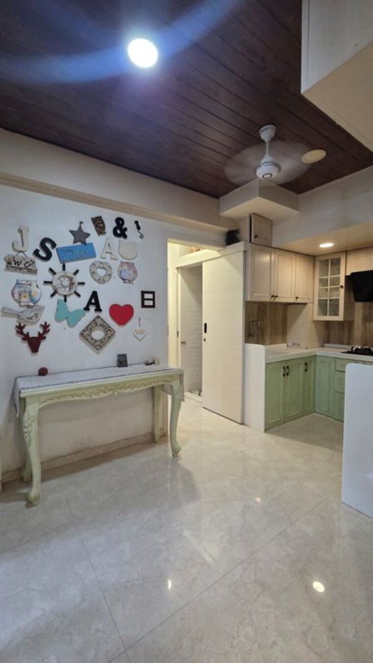 Kitchen, lokhandwala complex 2 Bedroom 750 Sq.Ft. Apartment In Lokhandwala Complex Mumbai 10061282