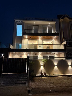 Living Room in 3 BHK Villa at RWA Apartments Sector 71, Sector 71 – for Rent