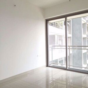 Room in 3 BHK Apartment at Wadhwa The Address Boulevard, Kurla West – for Rent