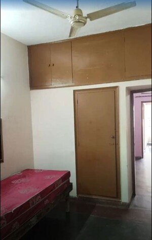 Bedroom in 3 BHK Builder Floor at Sector 35 – for Rent