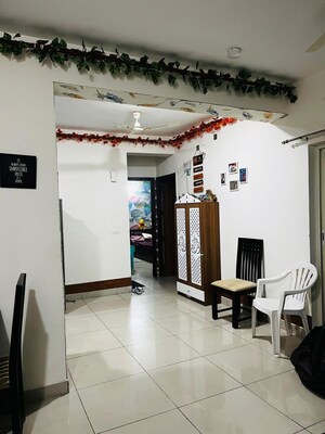 Room in 2 BHK Apartment at Panchsheel Greens II, Sector 16 Greater Noida – for Rent