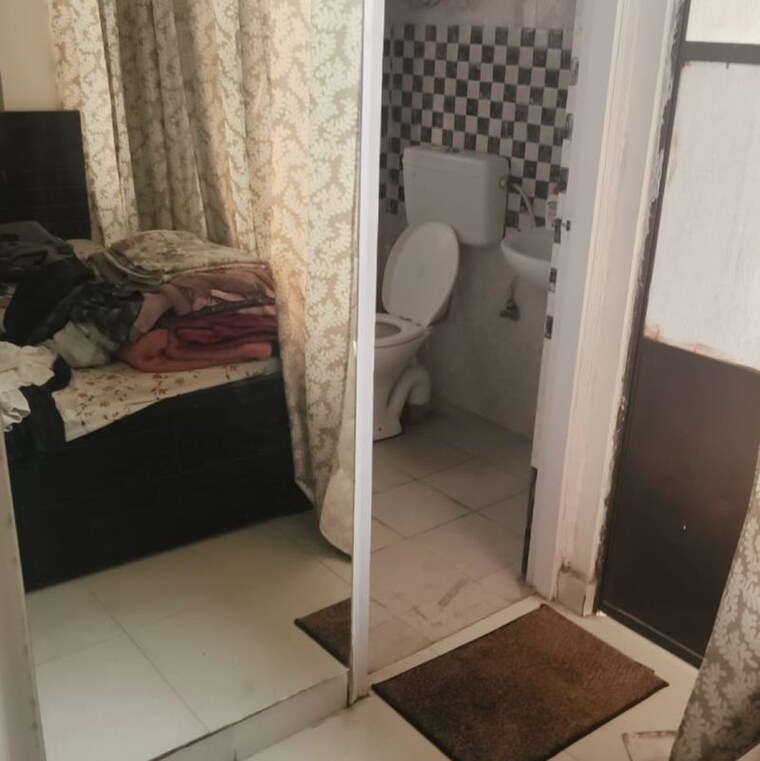 Bathroom, signature-global-synera 2.5 Bedroom 735 Sq.Ft. Apartment In Sector 81 Gurgaon 10074210